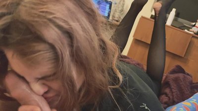 Kakla penis, saplēstas zeķubikses un saplēsti papēži jauki tikties